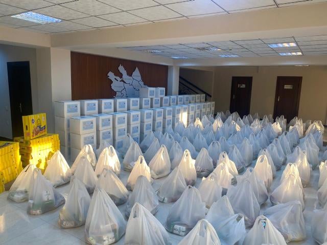 Nəsimi rayonunda bayram sovqatları paylandı