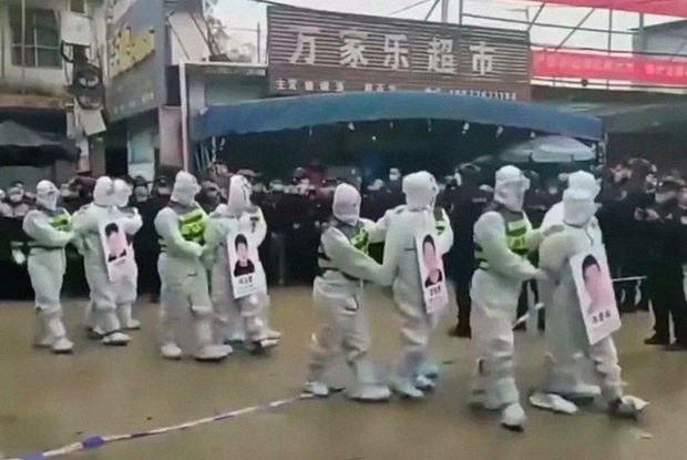 Çində karantin qaydalarını pozanlara qəribə cəza - VİDEO