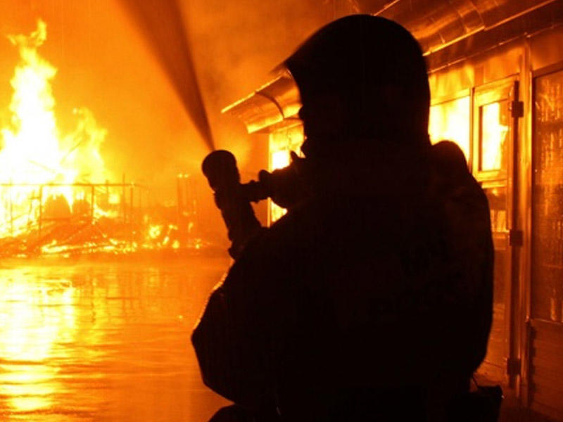 Yeni il gecəsi qardaşının evinə od vurdu