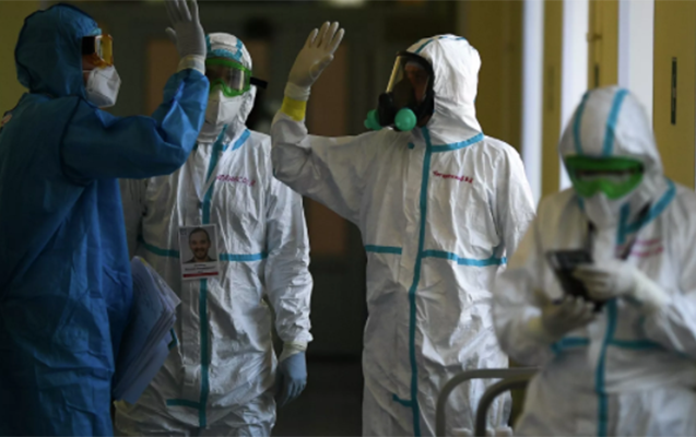 Yunan alim “omicron” ştamının azalacağı tarixi açıqladı