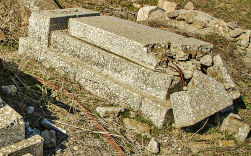 Almaniyada müsəlmanların məzarları naməlum şəxslər tərəfindən dağıdılıb