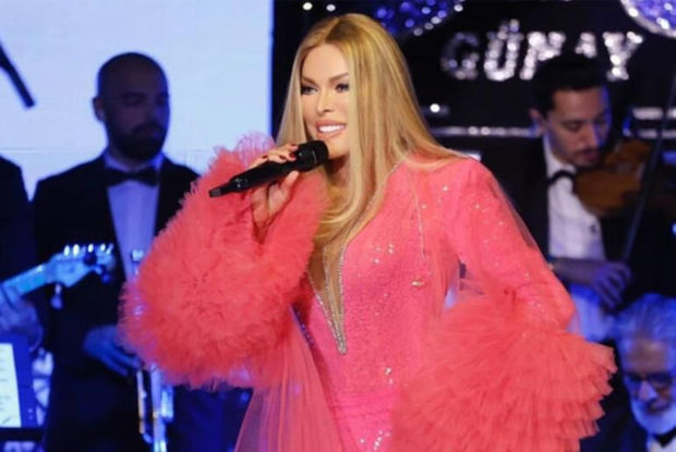 75 yaşında özünü “Barbie” gəlinciyinə oxşatdı - FOTO