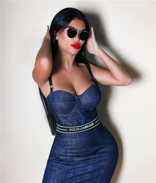 Afaq yenə soyundu – FOTOLAR