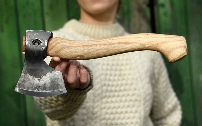 Astarada bacılar qardaşlarına balta ilə xəsarətlər yetirib