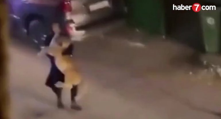 Gənc qadının aslanı qucağına alaraq zərərsizləşdirməsi gündəm oldu - VİDEO