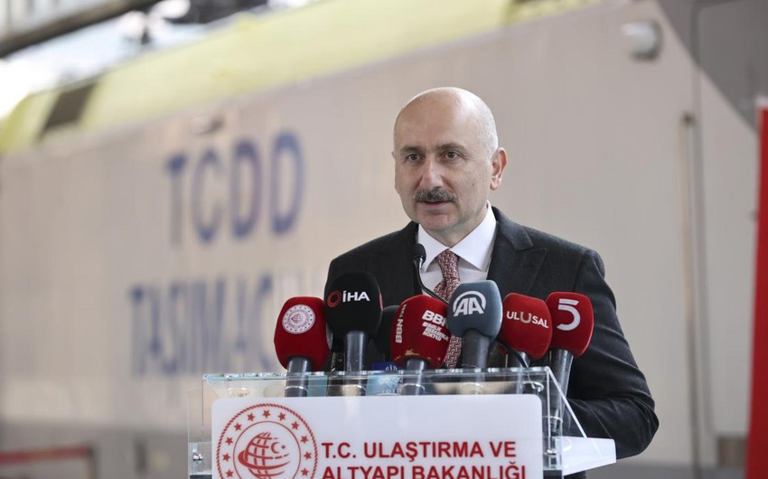 Türkiyəli nazir: “BTQ sayəsində yük daşımalarda Orta Dəhlizdən səmərəli istifadə etmək mümkün olub