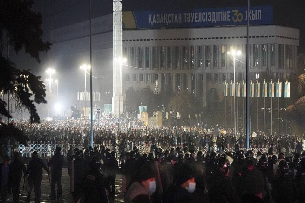 Lukaşenko Putin və Tokayevlə Qazaxıstandakı vəziyyəti müzakirə edib