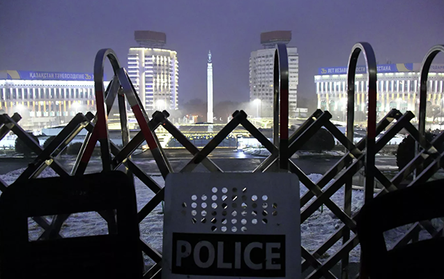Almatıda Respublika meydanı mühasirəyə alındı