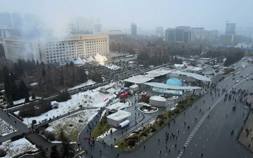 Qazaxıstanda etirazçılar teleyayım ofislərinə hücum ediblər, xəsarət alan var