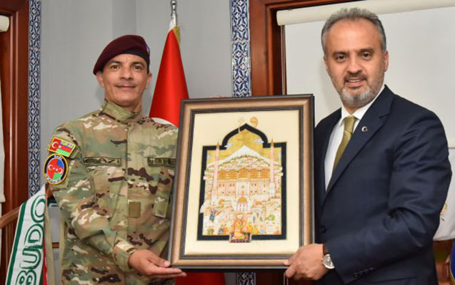 Saxta polkovnik Türkiyədə bu məmuru da aldadıbmış... - Video