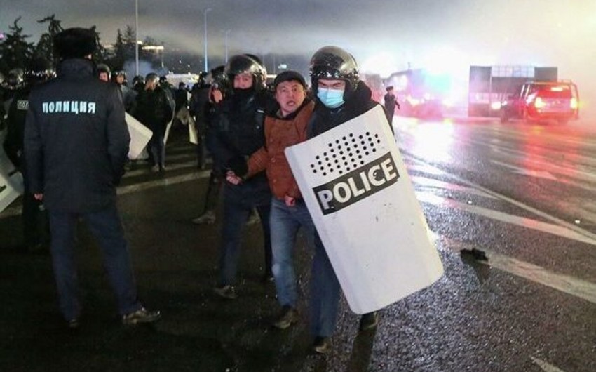 Almatıda 100-dən çox etirazçı saxlanılıb