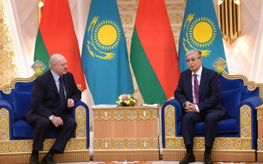 Lukaşenko və Tokayev arasında telefon danışığı olub