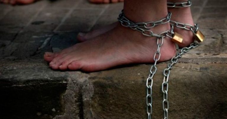 Bərdədə qadın evində saxladığı kişi ilə qızını zəncirlədi – TƏFƏRRÜAT