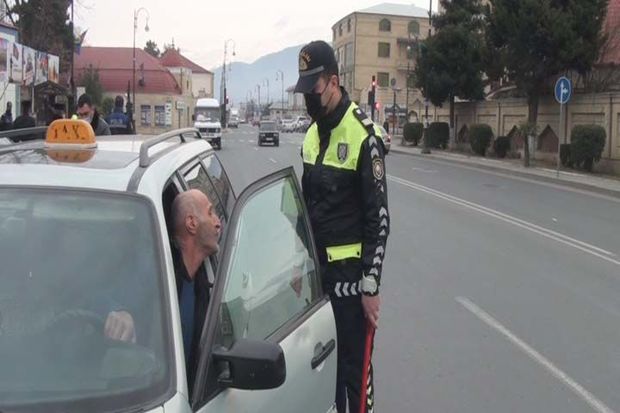 COVID-19 pasportu olmayan taksi sürücüləri cərimələndi - FOTO