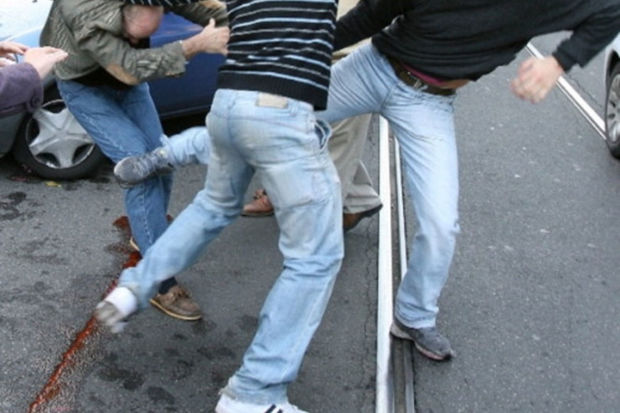 Bakıda yeniyetmə döyülərək ağır xəsarət aldı