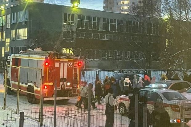 Свыше 150 школ эвакуировали в Екатеринбурге из-за сообщений о минировании