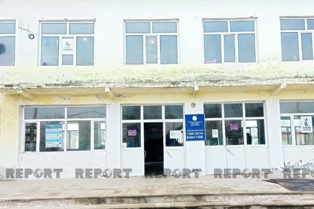 Məktəbin tavanı dərs zamanı uçdu - FOTO