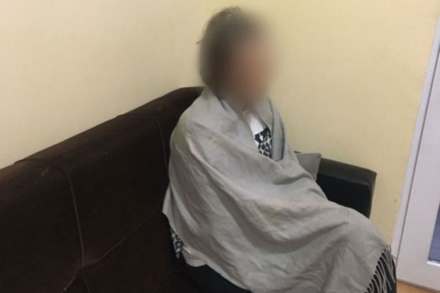 Ночевавшую в подъезде дома в Баку иностранку разместили в приюте