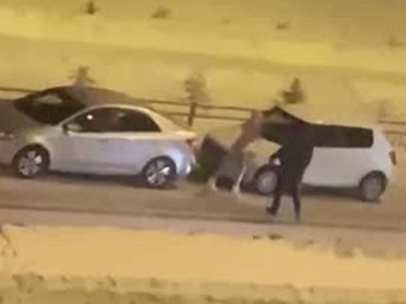 Yarıçılpaq sevgilisini küçədə döydü - Eyvandan VİDEOya çəkdilər