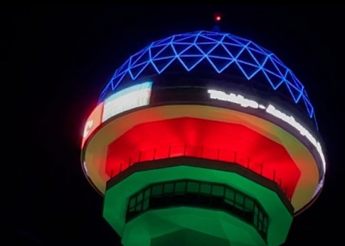 Azərbaycan bayrağı Atakule qülləsində