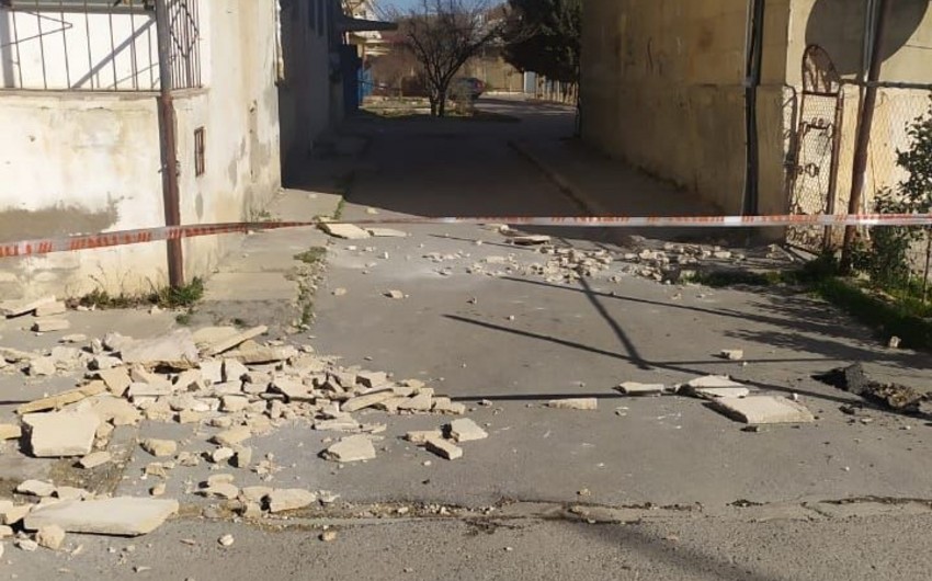 Güclü külək Bakıda bir sıra fəsadlar törədib