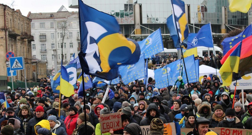 Petro Poroşenkonun tərəfdarları Kiyevdə etiraz aksiyası keçirir