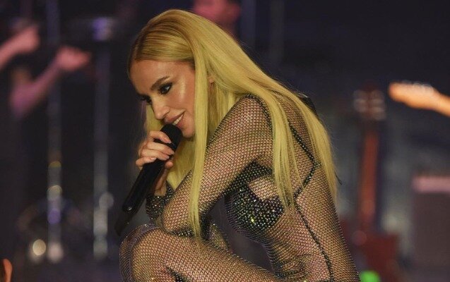 Tənqidlərdən sonra daha da açıq geyindi - FOTOLAR