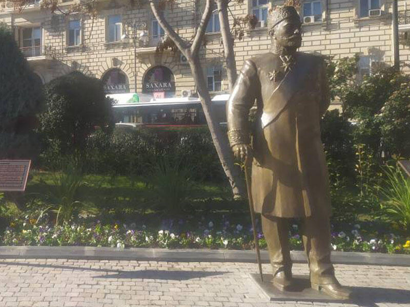 Tağıyevin heykəlinin açılışından FOTOREPORTAJ