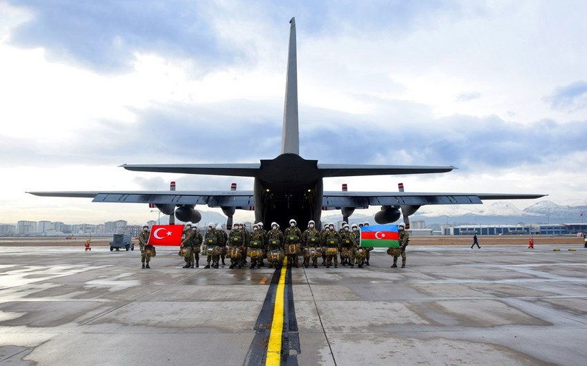 Azərbaycan hərbçiləri Türkiyədə paraşüt təlimlərinə cəlb olunublar