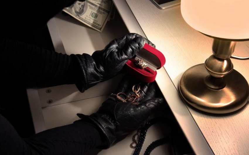 Masallıda evdən 10 min manatlıq qızıl-zinət əşyaları oğurlanıb