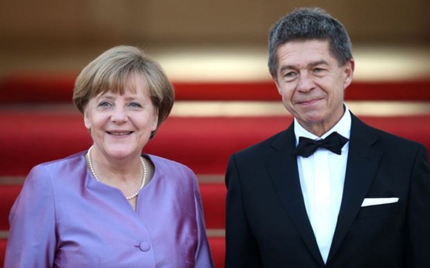 Merkel həyat yoldaşının elmi işi ilə bağlı ABŞ-a köçə bilər