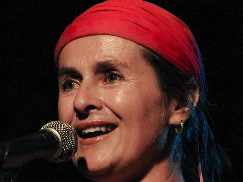 Özünü koronavirusa yoluxduran müğənni öldü