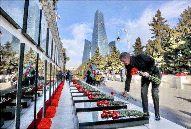 Сотрудники Службы госбезопасности посетили Аллею шехидов - ФОТО