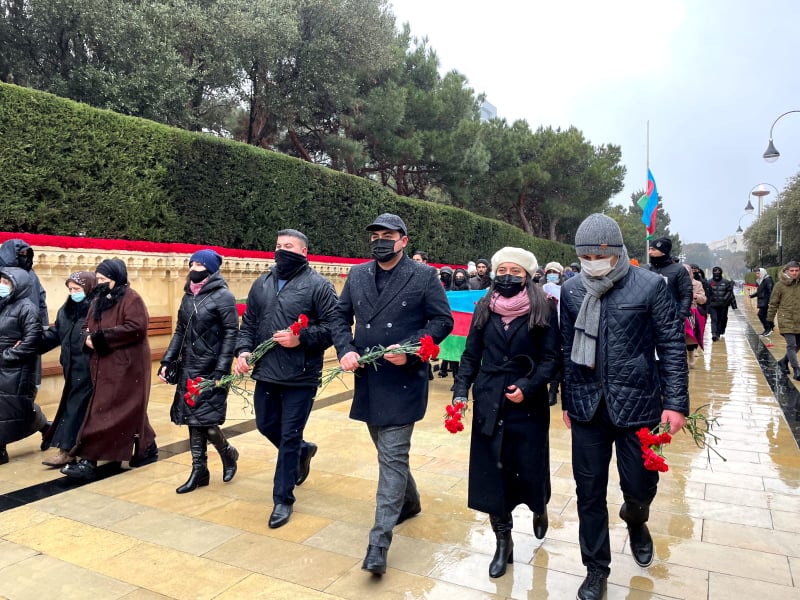 Davamçı gənclər Şəhidlər xiyabanını ziyarət edib