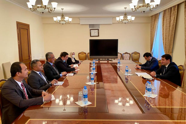 Hikmət Hacıyev Malayziyanın XİN rəhbərinin müavini ilə ikitərəfli əməkdaşlığı müzakirə etdi - FOTO