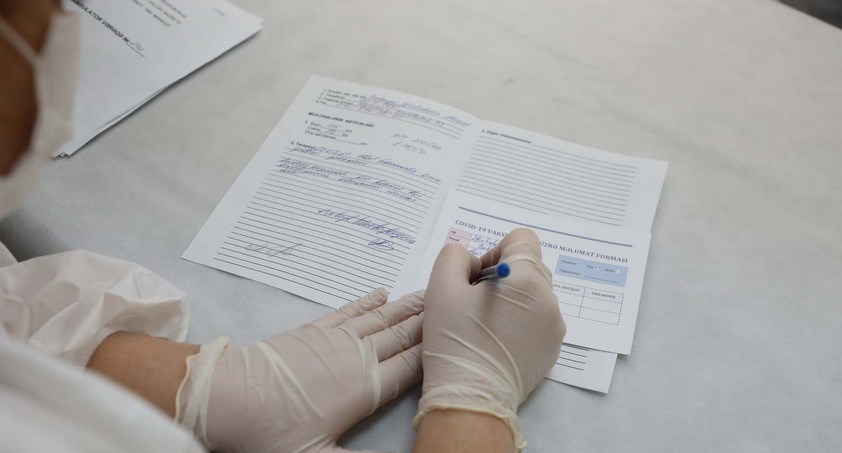 Məhkəmə saxta COVID-19 arayışı verən şirkət direktoru ilə bağlı qərarı elan edib