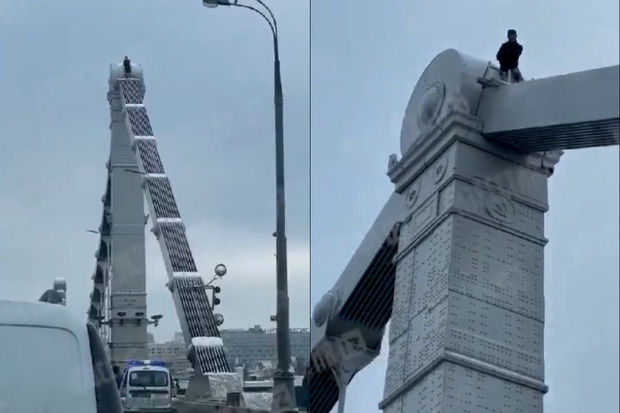 Moskvada nəhəng körpünün zirvəsinə çıxan şəxs hərəkəti iflic etdi - VİDEO