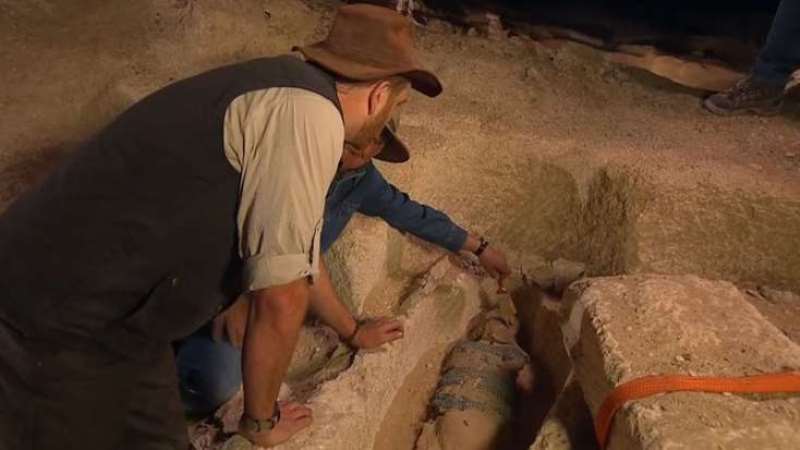 Misirdə “Lənətlənmiş” məzarı açdılar: 2000 ildir ananın qarnında... - FOTOLAR