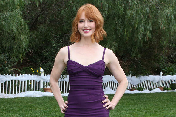 Məşhur aktrisanın valideynləri soyuqdan donaraq öldü - FOTO