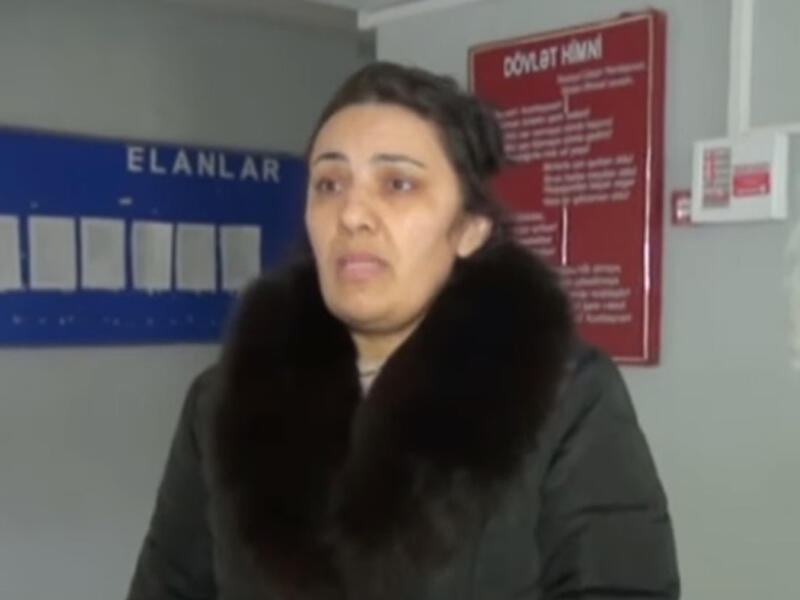 Direktorun rüşvət tələb etdiyi müəllim danışdı: Pula görə məni kabinetdən qovdu - VİDEO
