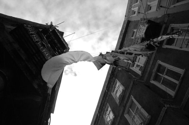 В Гяндже подросток упала с пятого этажа