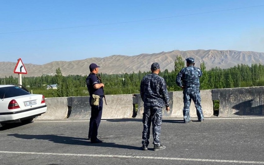 Qırğızıstan Tacikistanla sərhəddən əlavə hərbçilərini və texnikasını çıxarıb