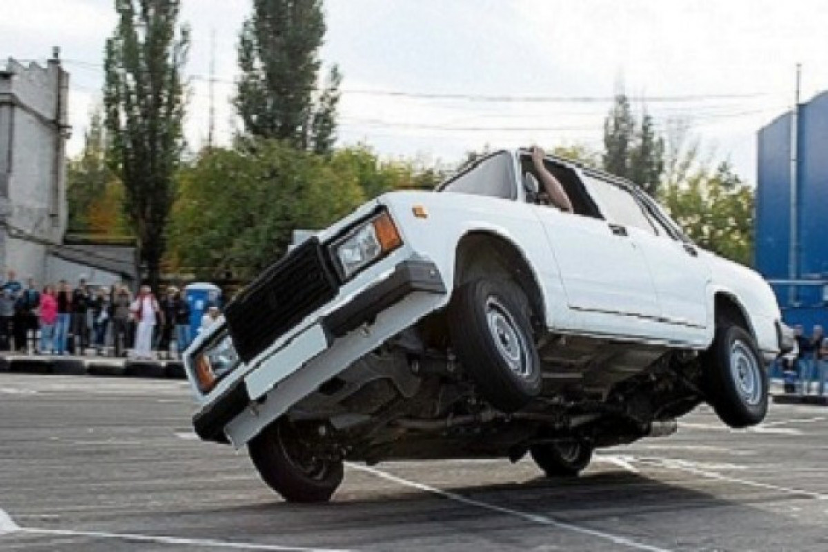 Gəncədə avtoxuliqanlıq edib bunun videosunu sosial şəbəkələrdə paylaşan şəxs saxlanılıb