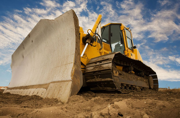 Отец случайно задавил бульдозером семилетнего сына