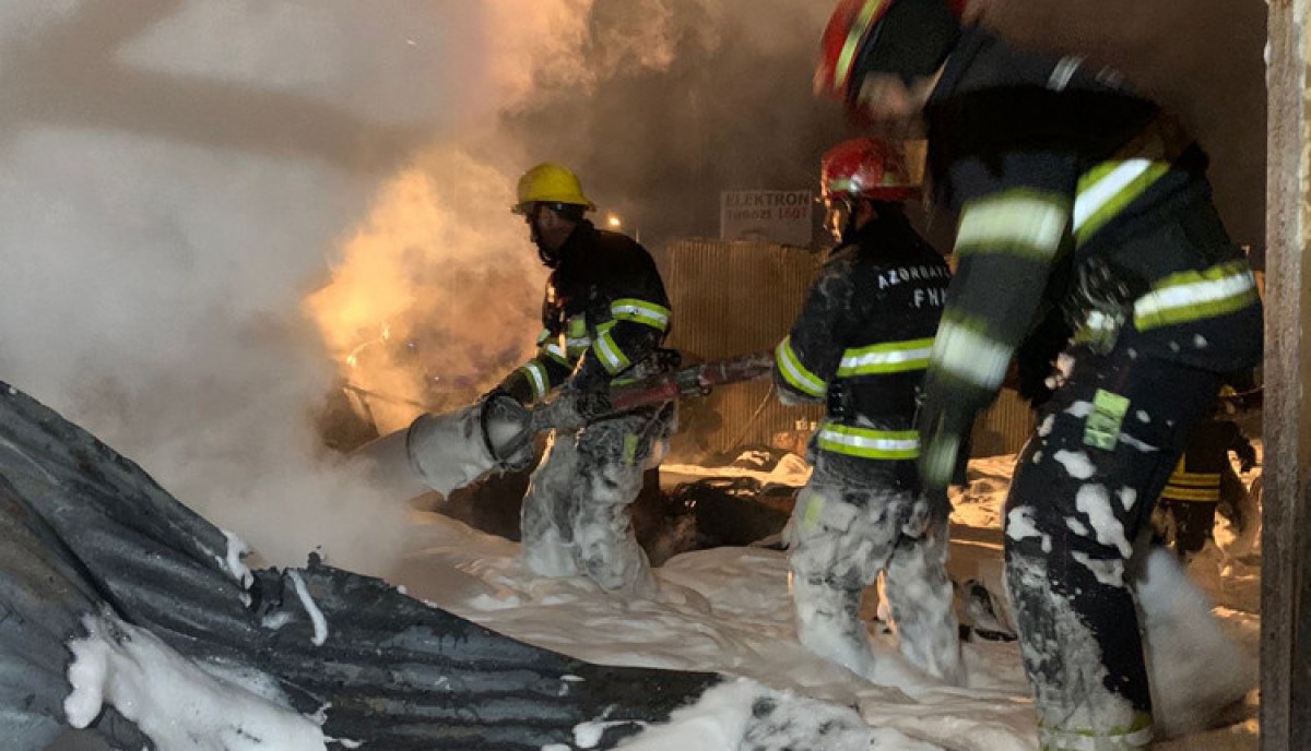 Biləcəridə avtomobil sexindəki yanğın söndürülüb - YENİLƏNİB