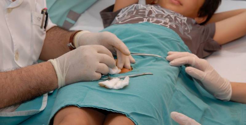 Azərbaycanda sünnət DƏHŞƏTİ: Həkim uşağın cinsiyyət orqanını kəsdi (VİDEO)