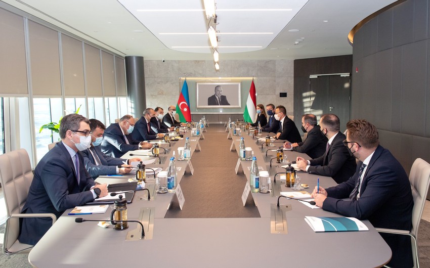 Qarabağda həyata keçirilən layihələrdə macar şirkətlərinin iştirakı müzakirə edilib