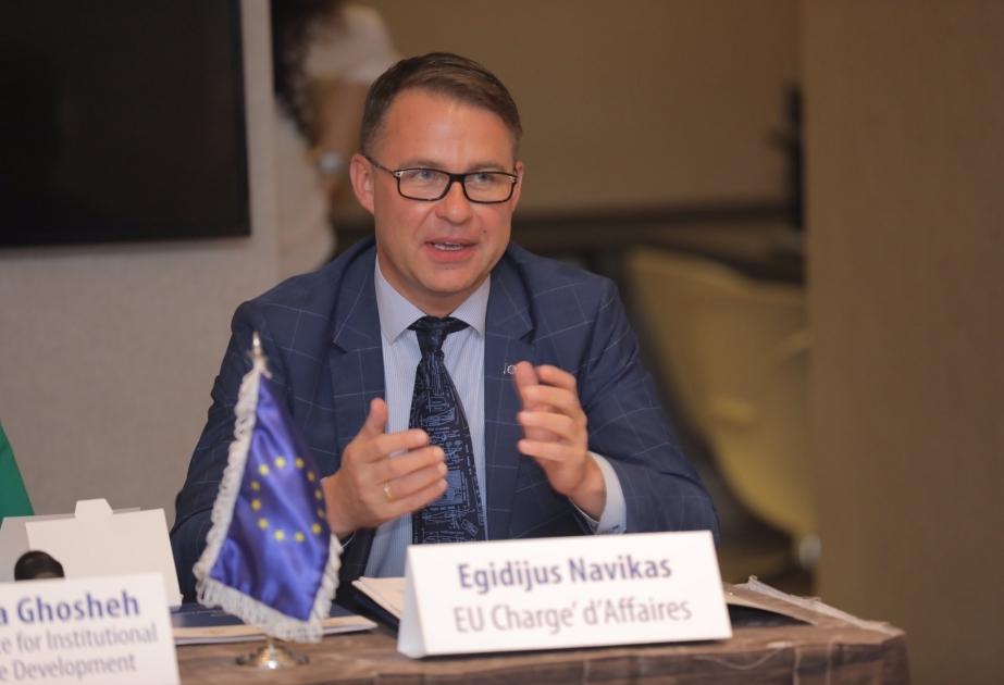 Bakıda səfirin sürdüyü maşın qəzaya düşdü