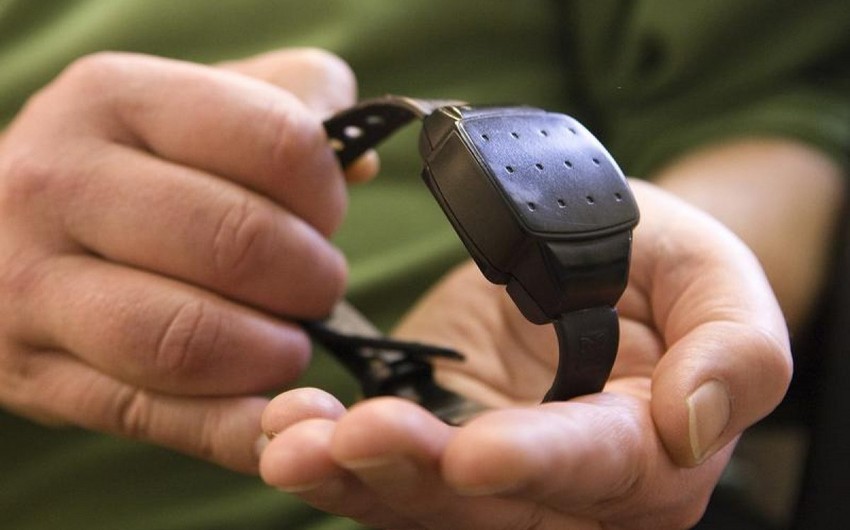 Rüşvət alan həkimə elektron qolbaq taxılacaq - MƏHKƏMƏ