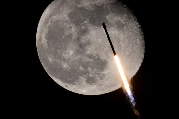 Aya düşməli olan raketin görüntüləri çəkilib - VİDEO